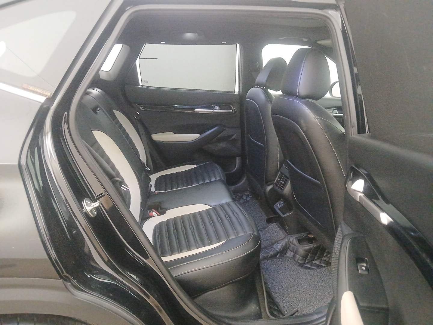 Used 2024 Kia Seltos GTX Plus (S) 1.5 Turbo Petrol DCT Petrol Automatic interior RIGHT SIDE REAR DOOR CABIN VIEW