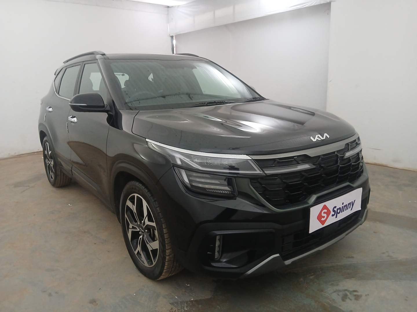 Used 2024 Kia Seltos GTX Plus (S) 1.5 Turbo Petrol DCT Petrol Automatic exterior RIGHT FRONT CORNER VIEW