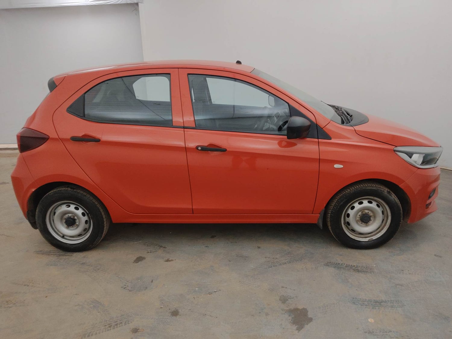 Used 2022 Tata Tiago XE Petrol Manual exterior RIGHT SIDE VIEW