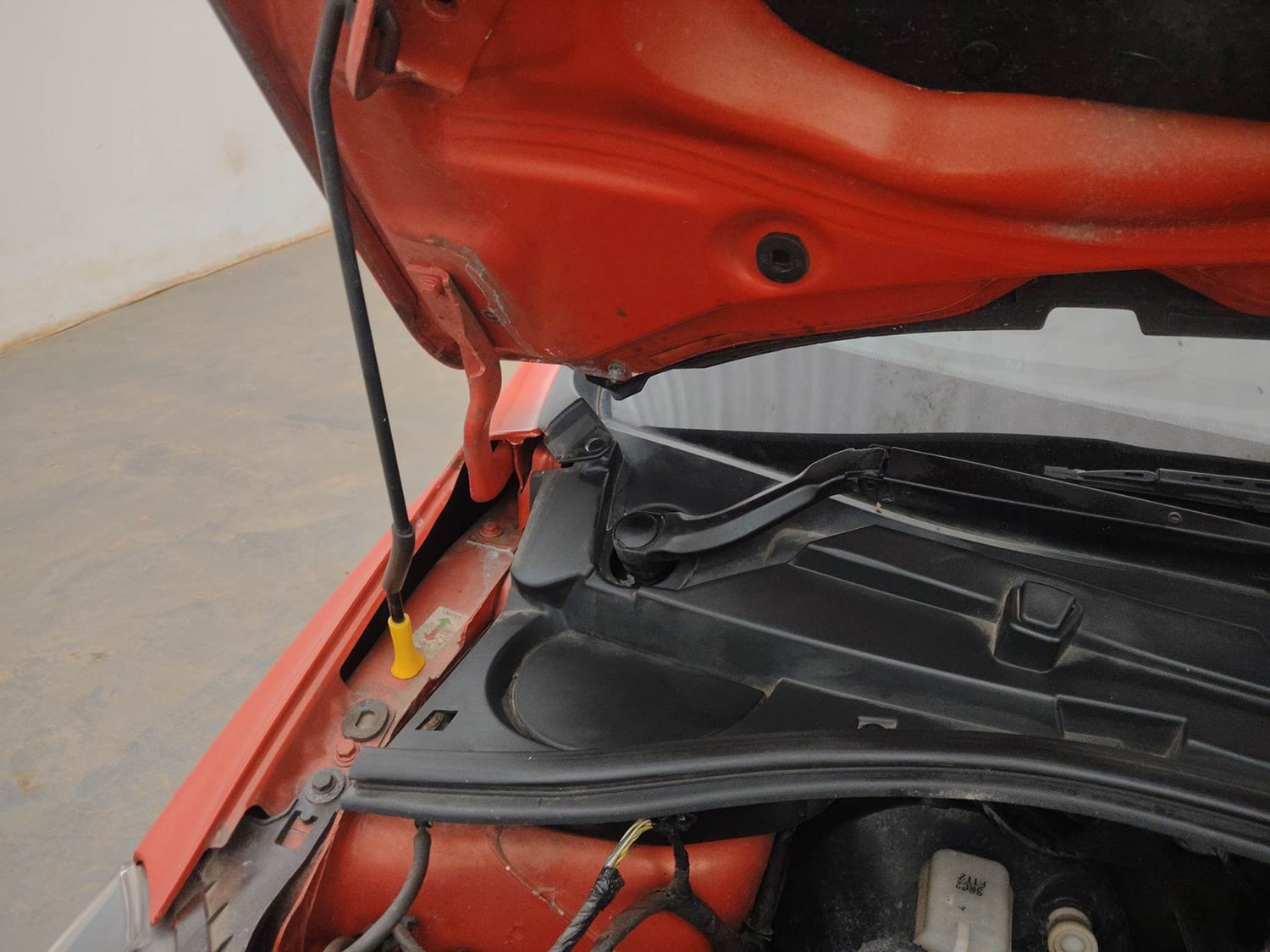 Used 2022 Tata Tiago XE Petrol Manual engine ENGINE RIGHT SIDE HINGE & APRON VIEW