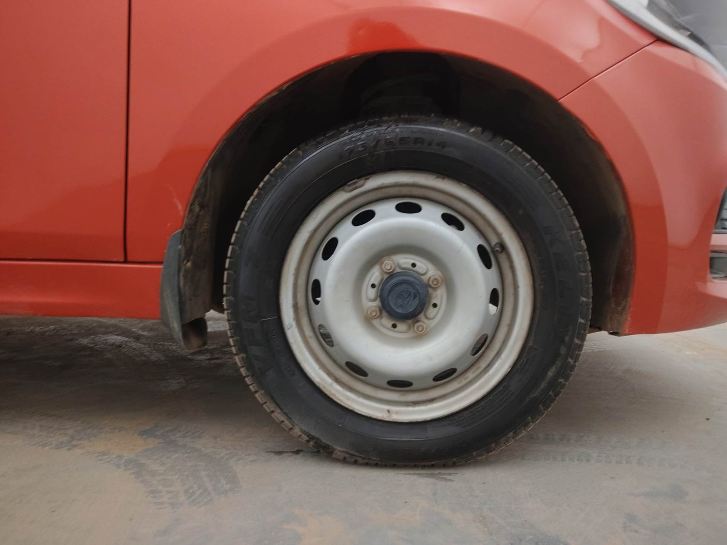 Used 2022 Tata Tiago XE Petrol Manual tyres RIGHT FRONT TYRE RIM VIEW