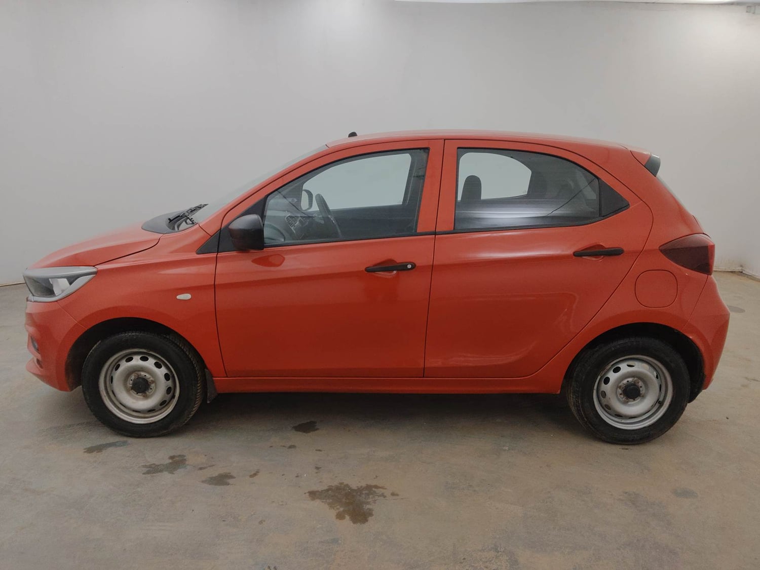 Used 2022 Tata Tiago XE Petrol Manual exterior LEFT SIDE VIEW