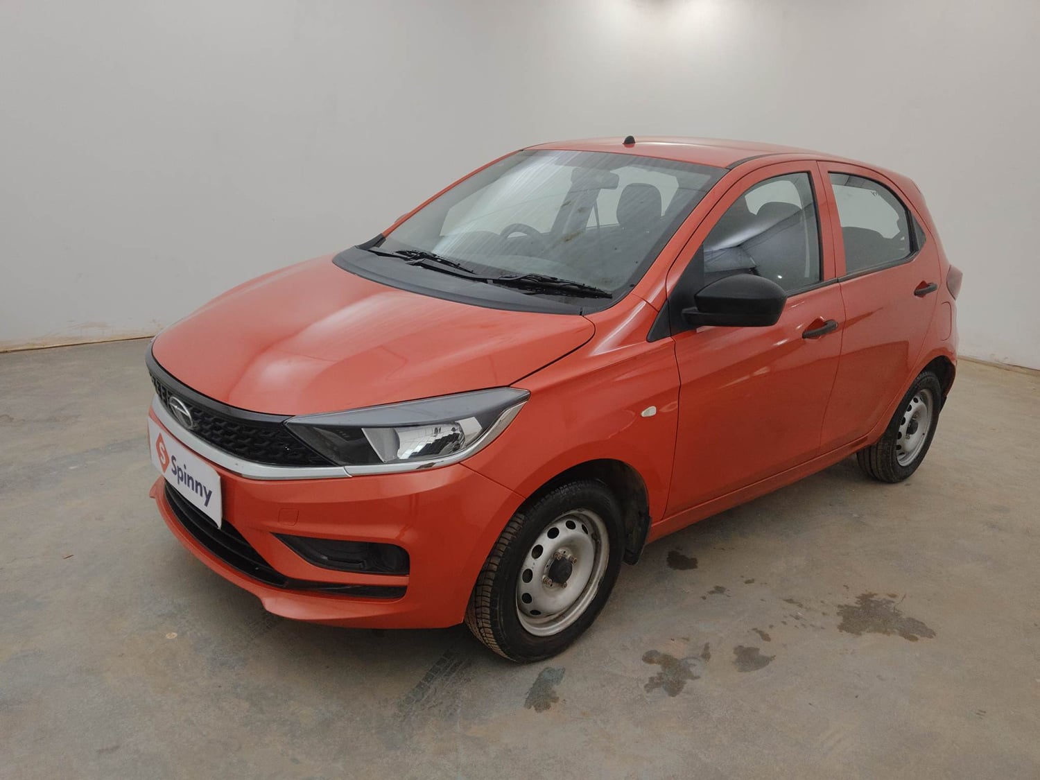 Used 2022 Tata Tiago XE Petrol Manual exterior LEFT FRONT CORNER VIEW
