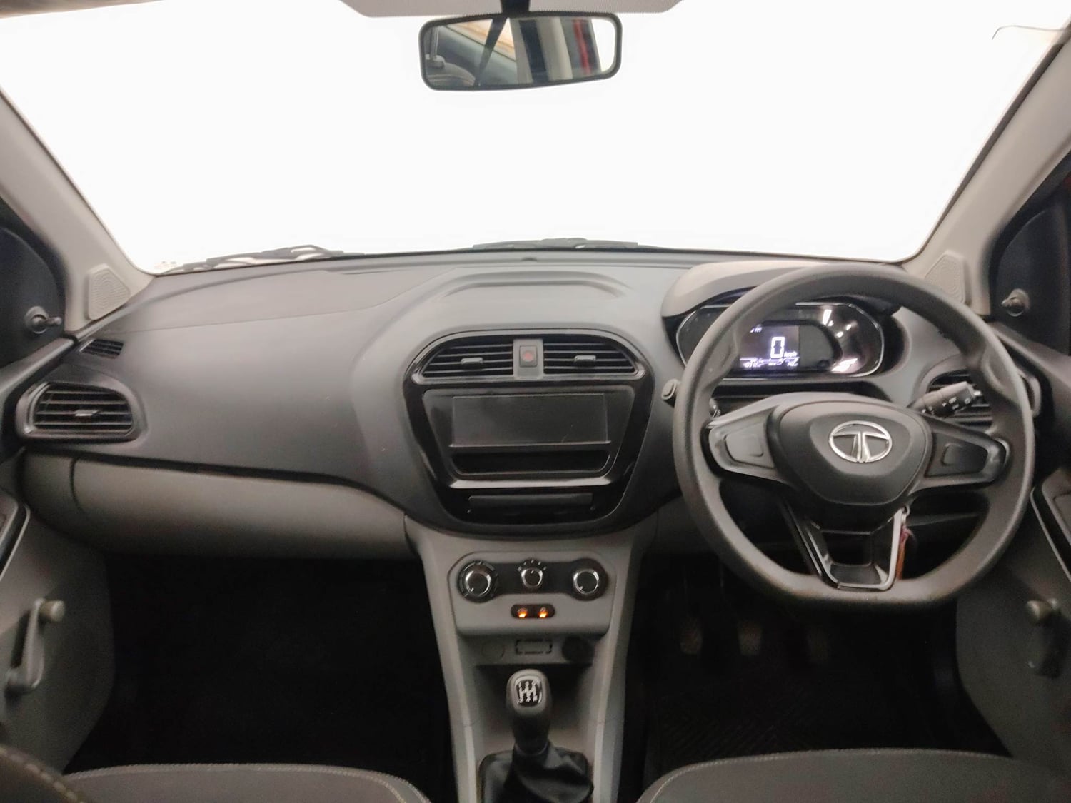Used 2022 Tata Tiago XE Petrol Manual interior DASHBOARD VIEW