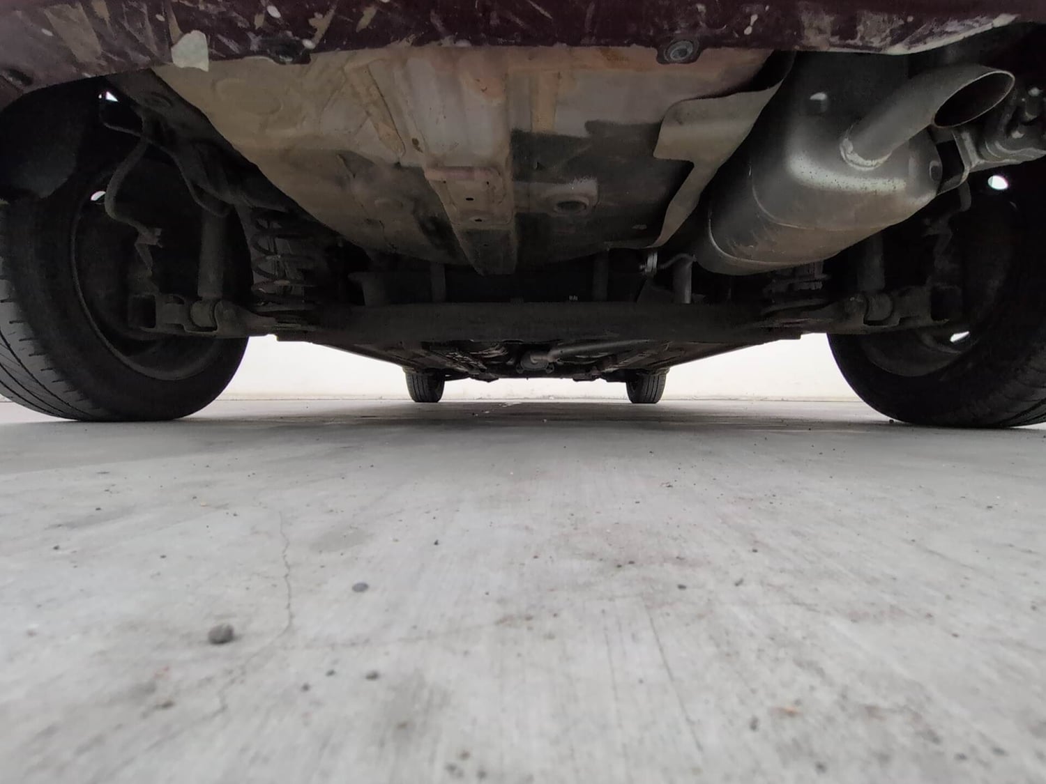 Used 2013 Hyundai Grand i10 Sportz 1.2 Kappa VTVT Petrol Manual extra REAR UNDERBODY VIEW (TAKEN FROM REAR)