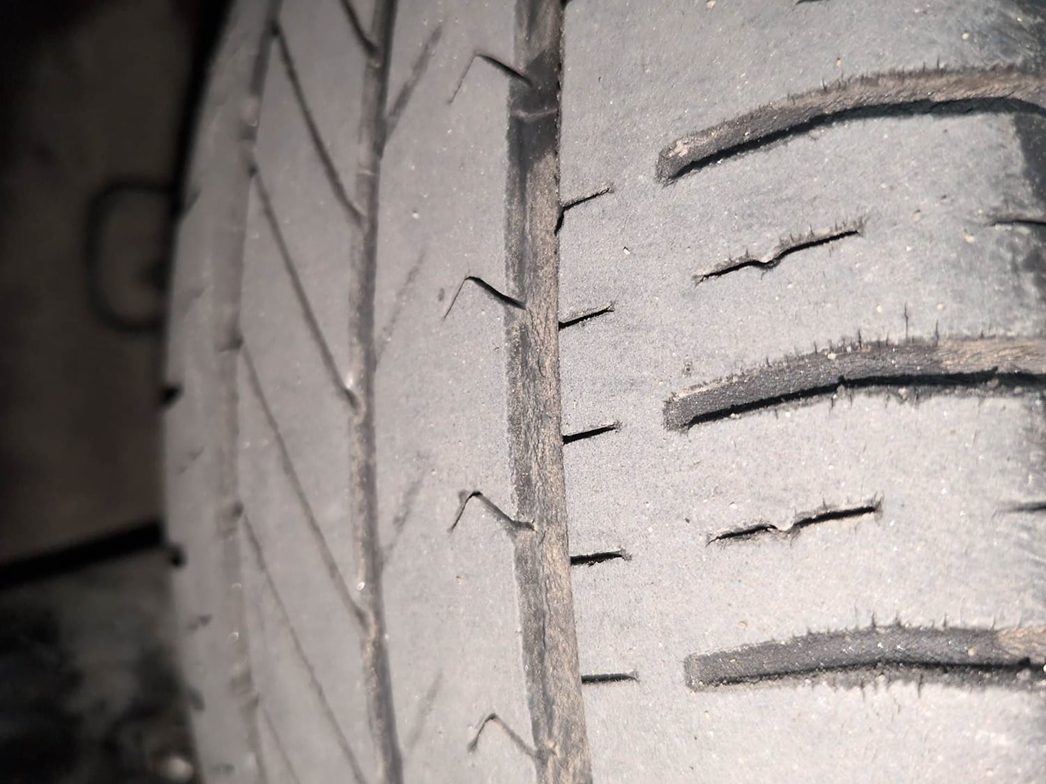 Used 2013 Hyundai Grand i10 Sportz 1.2 Kappa VTVT Petrol Manual tyres RIGHT FRONT TYRE TREAD VIEW