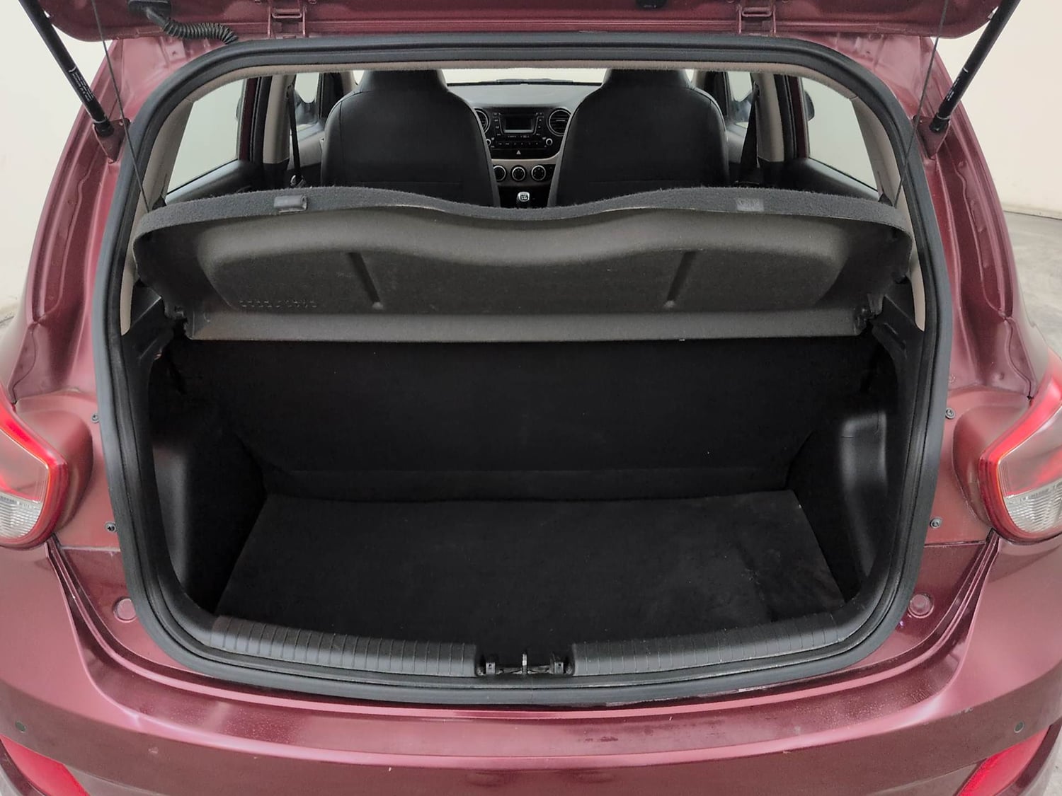 Used 2013 Hyundai Grand i10 Sportz 1.2 Kappa VTVT Petrol Manual interior DICKY INSIDE VIEW