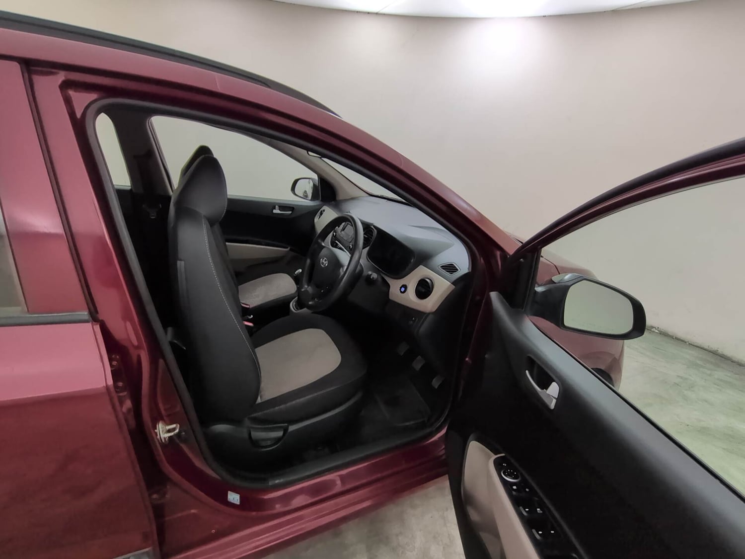 Used 2013 Hyundai Grand i10 Sportz 1.2 Kappa VTVT Petrol Manual interior RIGHT SIDE FRONT DOOR CABIN VIEW