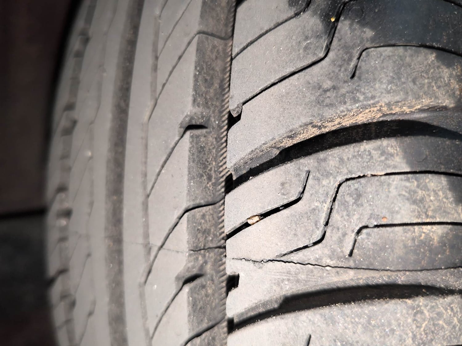 Used 2013 Hyundai Grand i10 Sportz 1.2 Kappa VTVT Petrol Manual tyres RIGHT REAR TYRE TREAD VIEW