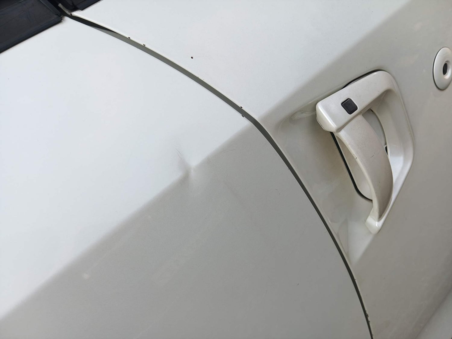 Used 2018 Mahindra XUV500 W9 Diesel Manual dents MINOR DENT