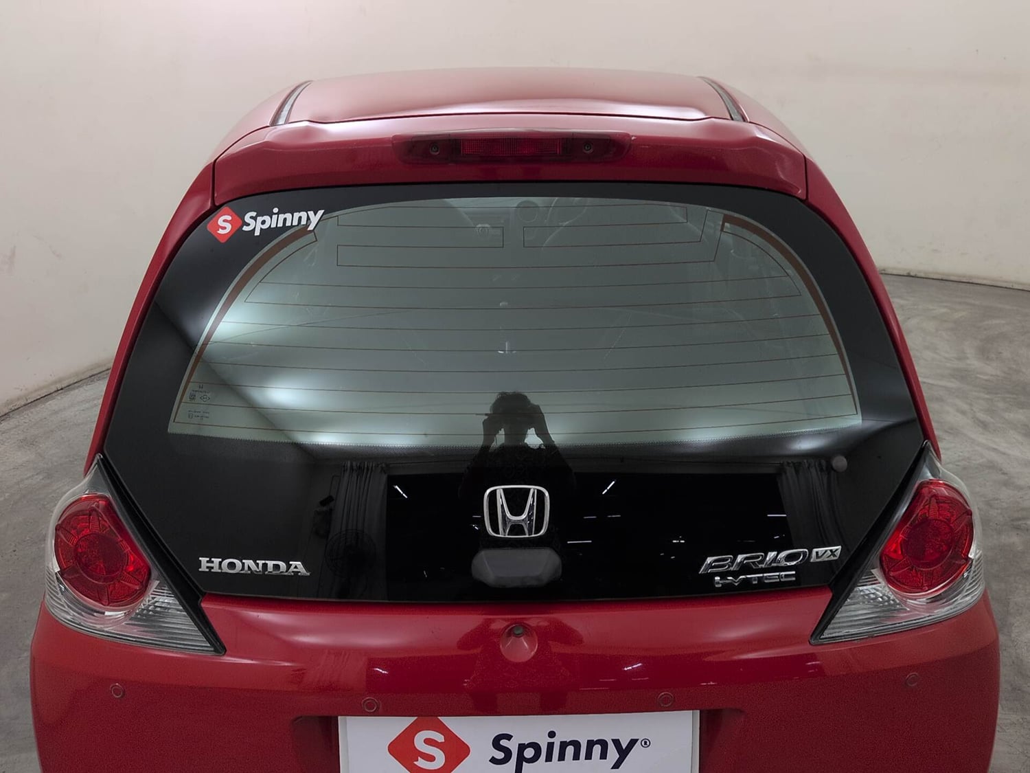 Used 2015 Honda Brio VX MT Petrol Manual exterior BACK WINDSHIELD VIEW