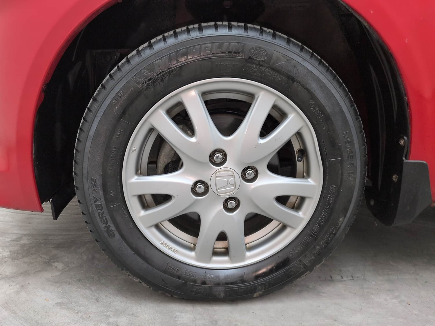 Used 2015 Honda Brio VX MT Petrol Manual tyres LEFT FRONT TYRE RIM VIEW