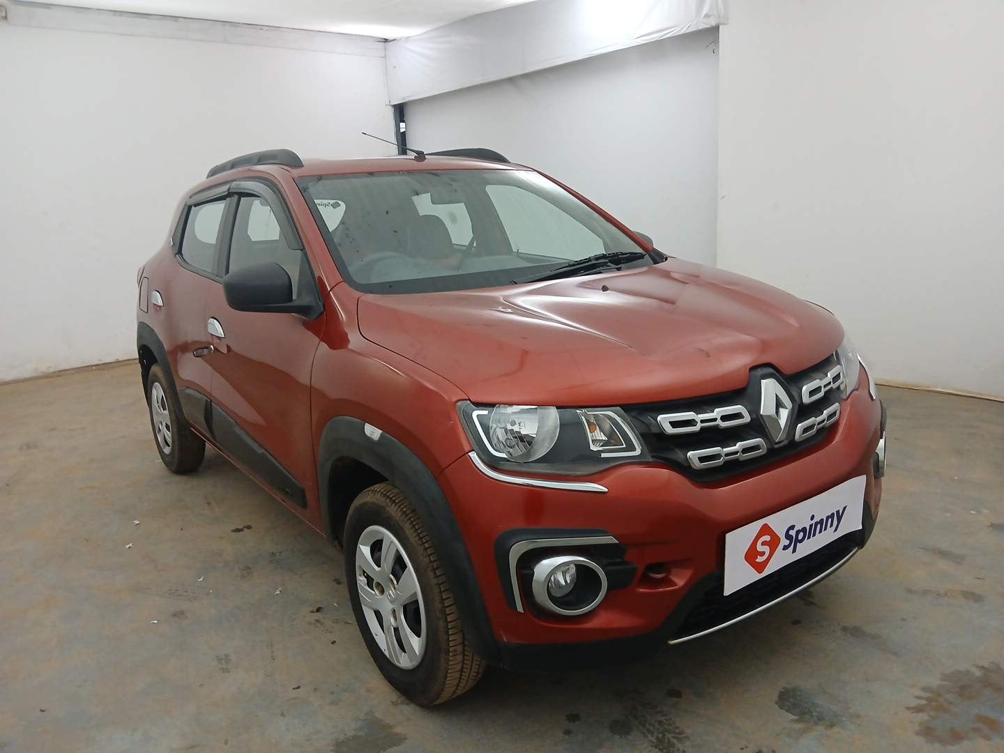 Used 2016 Renault Kwid RXT Opt Petrol Manual exterior RIGHT FRONT CORNER VIEW