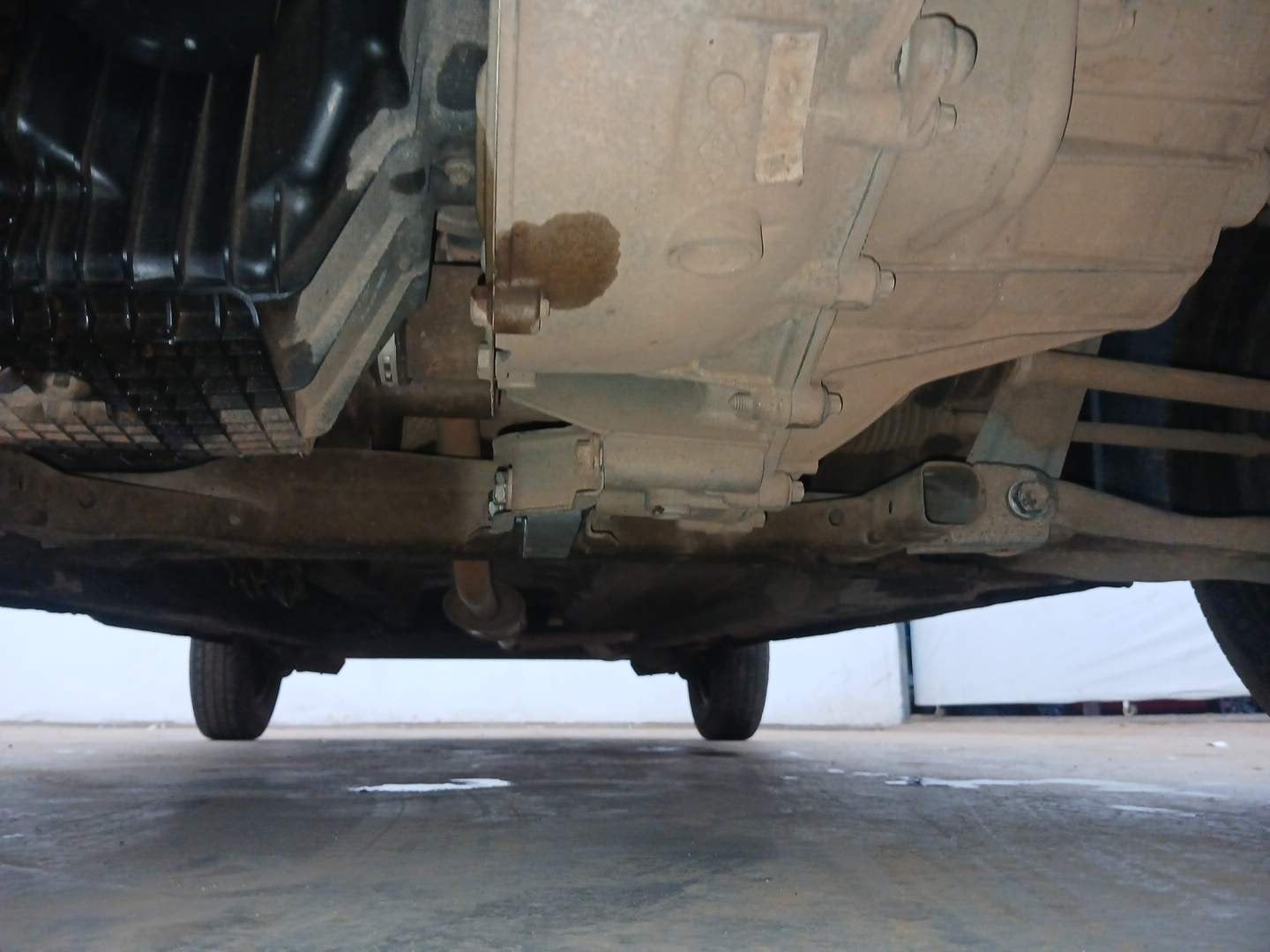 Used 2016 Renault Kwid RXT Opt Petrol Manual extra FRONT LEFT UNDERBODY VIEW