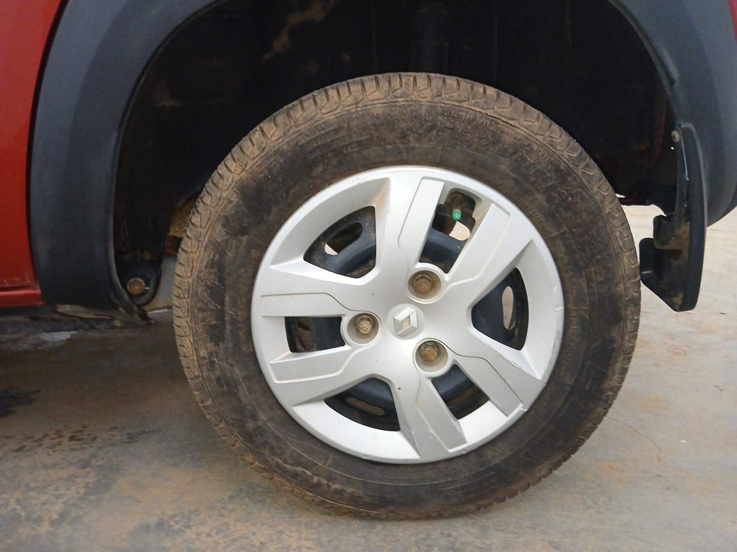 Used 2016 Renault Kwid RXT Opt Petrol Manual tyres LEFT REAR TYRE RIM VIEW
