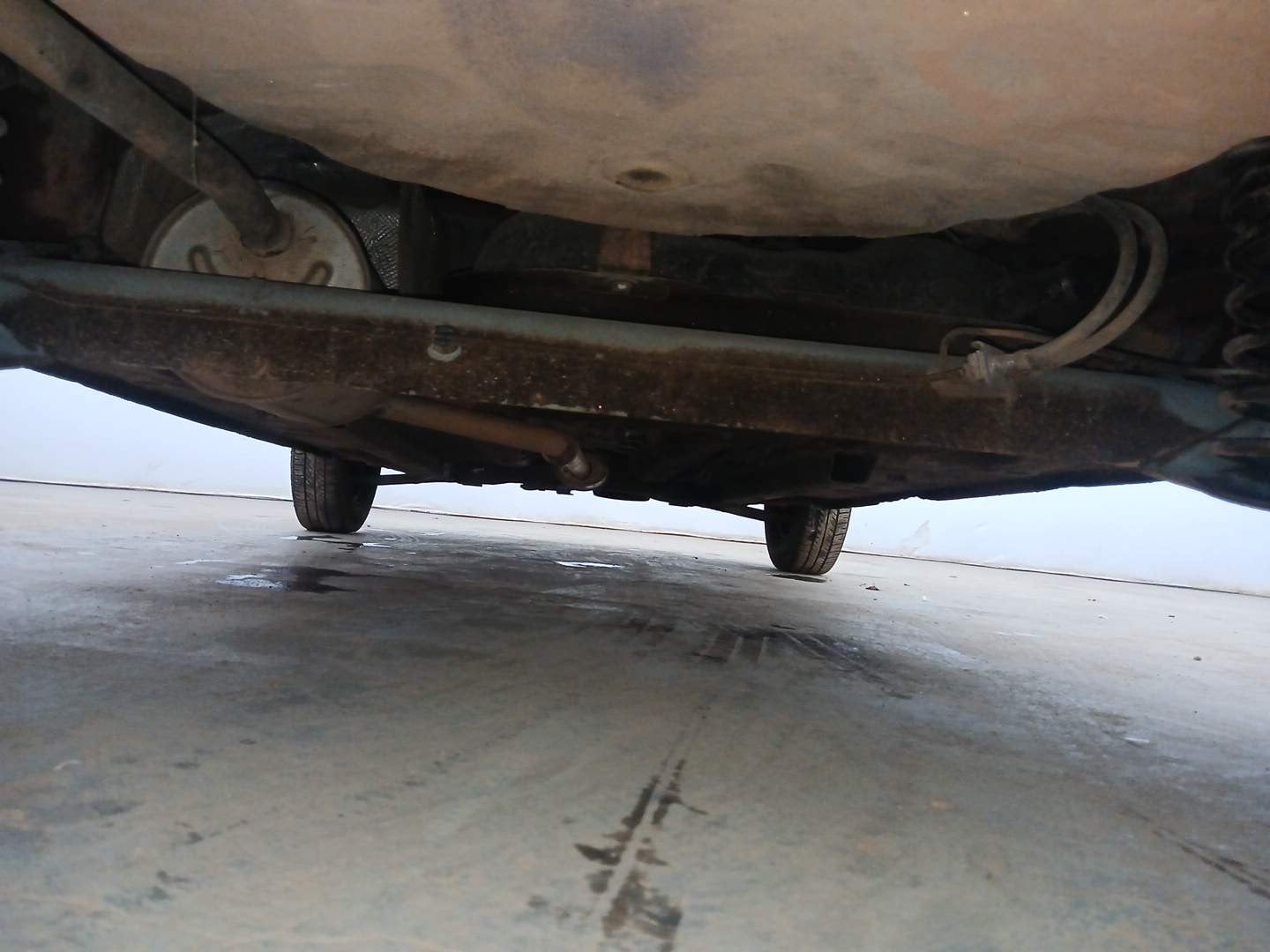 Used 2016 Renault Kwid RXT Opt Petrol Manual extra REAR UNDERBODY VIEW (TAKEN FROM REAR)
