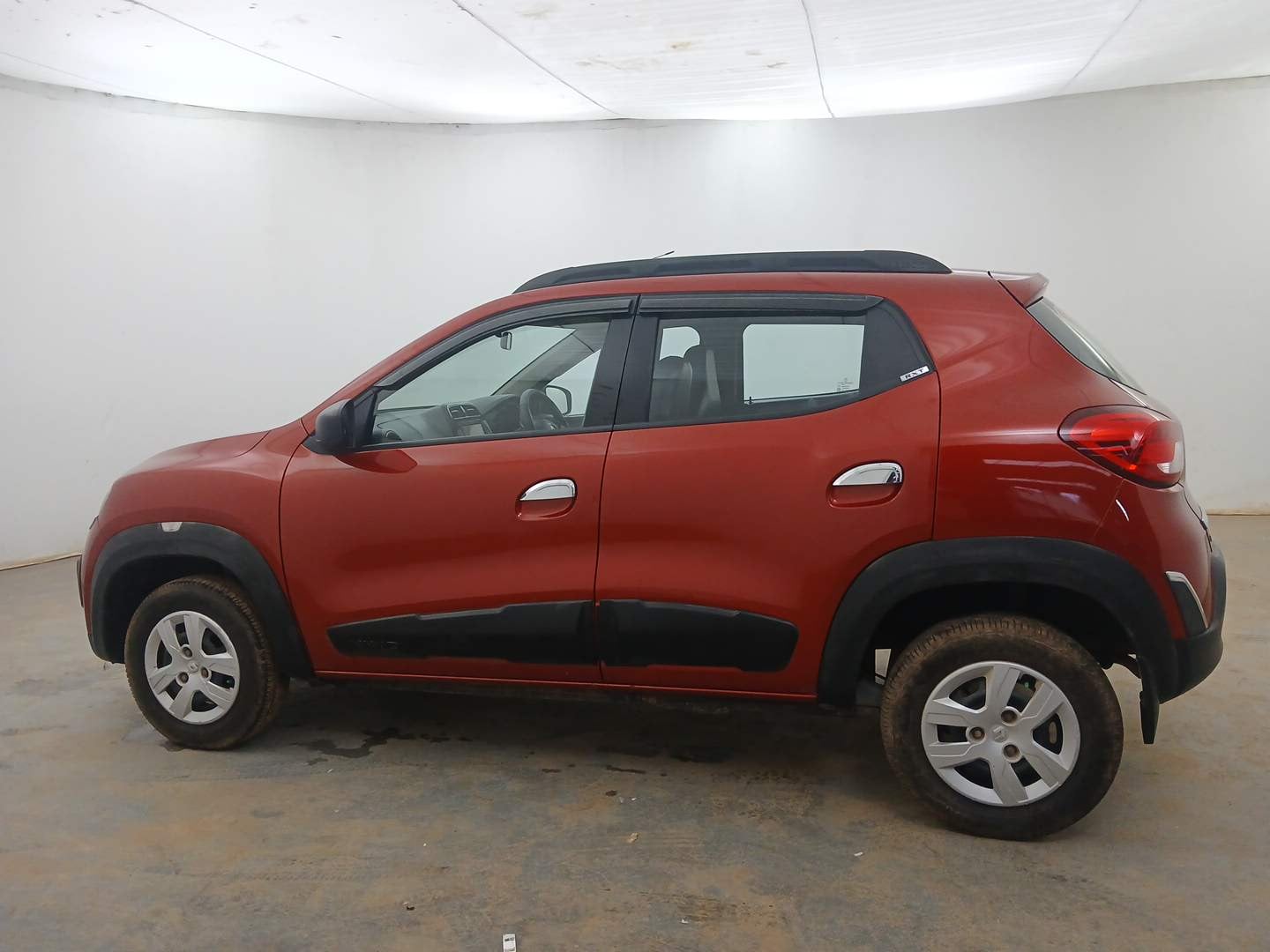 Used 2016 Renault Kwid RXT Opt Petrol Manual exterior LEFT SIDE VIEW