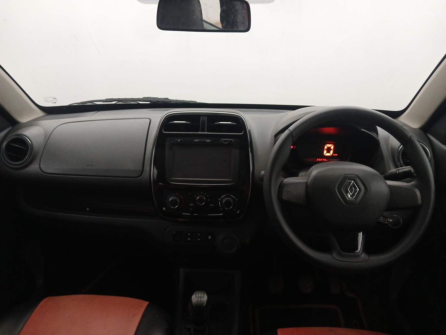 Used 2016 Renault Kwid RXT Opt Petrol Manual interior DASHBOARD VIEW