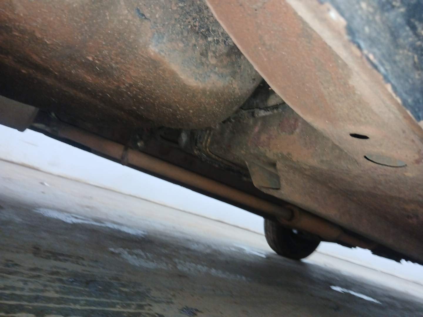 Used 2016 Renault Kwid RXT Opt Petrol Manual extra REAR RIGHT UNDERBODY VIEW