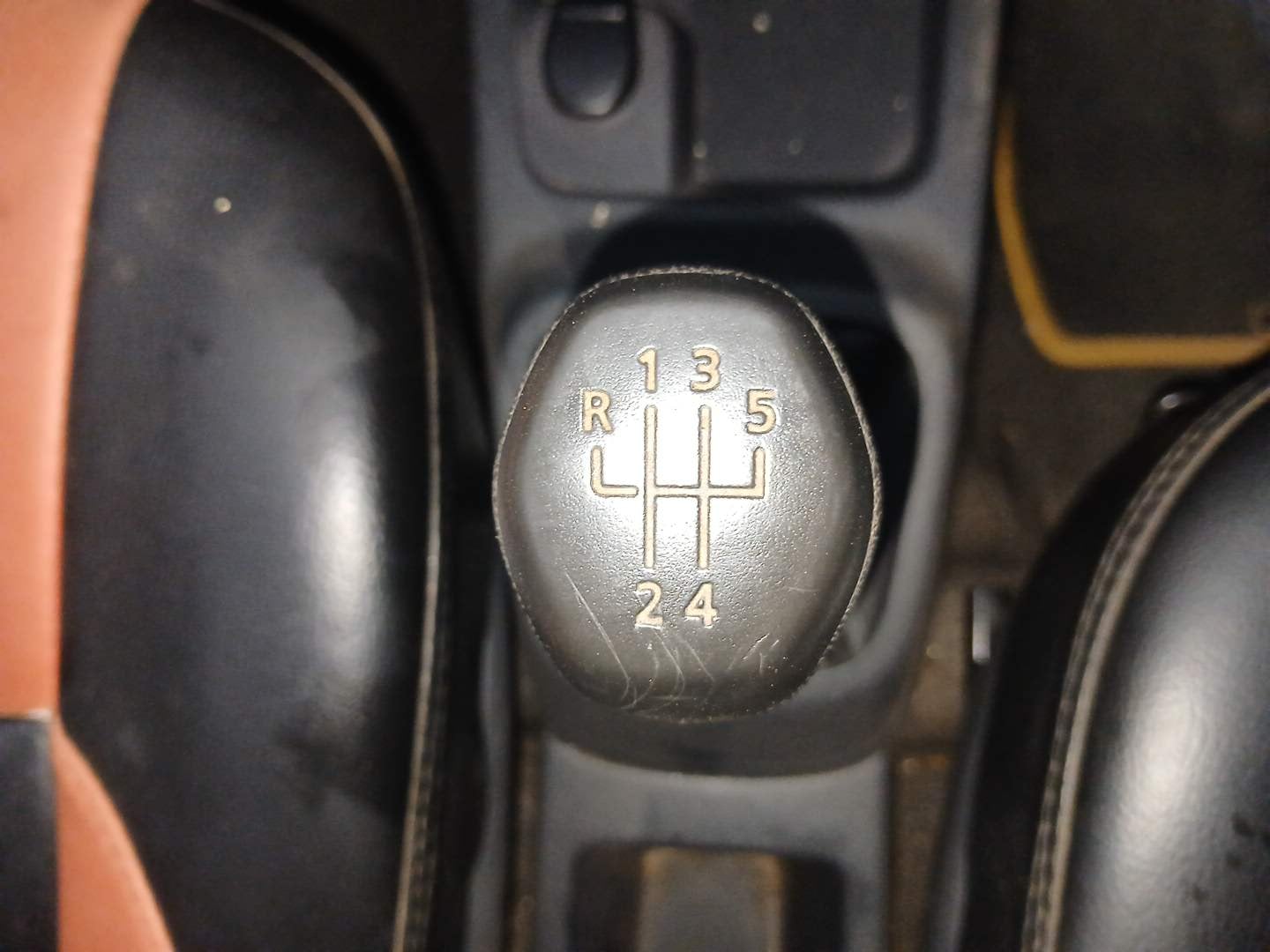 Used 2016 Renault Kwid RXT Opt Petrol Manual interior GEAR  KNOB VIEW