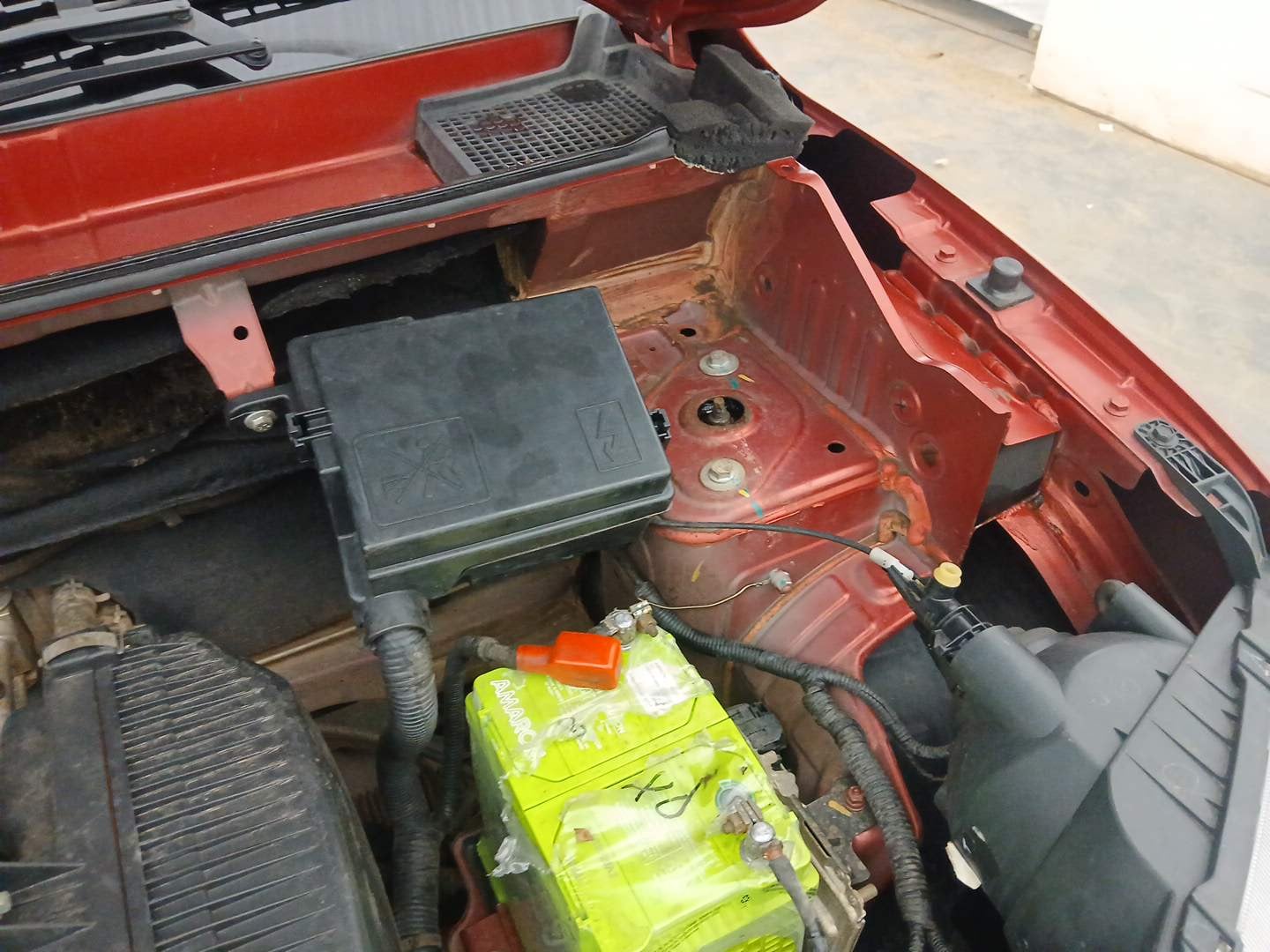 Used 2016 Renault Kwid RXT Opt Petrol Manual engine ENGINE LEFT SIDE HINGE & APRON VIEW