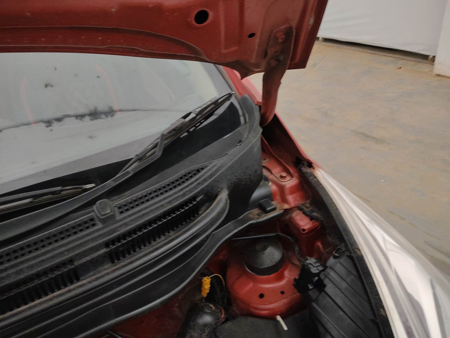 Used 2018 Hyundai Eon Magna + Petrol Manual engine ENGINE LEFT SIDE HINGE & APRON VIEW