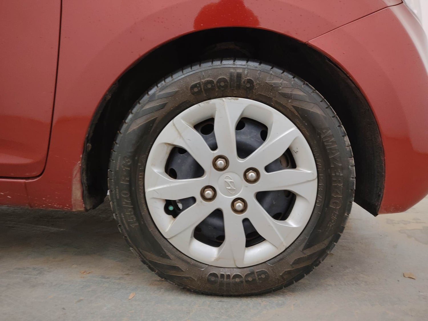 Used 2018 Hyundai Eon Magna + Petrol Manual tyres RIGHT FRONT TYRE RIM VIEW