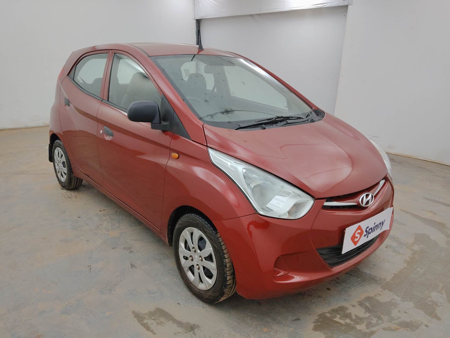 Used 2018 Hyundai Eon Magna + Petrol Manual exterior RIGHT FRONT CORNER VIEW