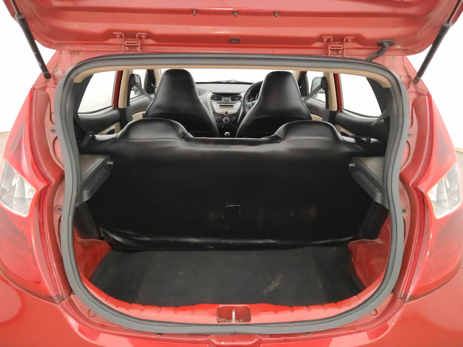 Used 2018 Hyundai Eon Magna + Petrol Manual interior DICKY INSIDE VIEW