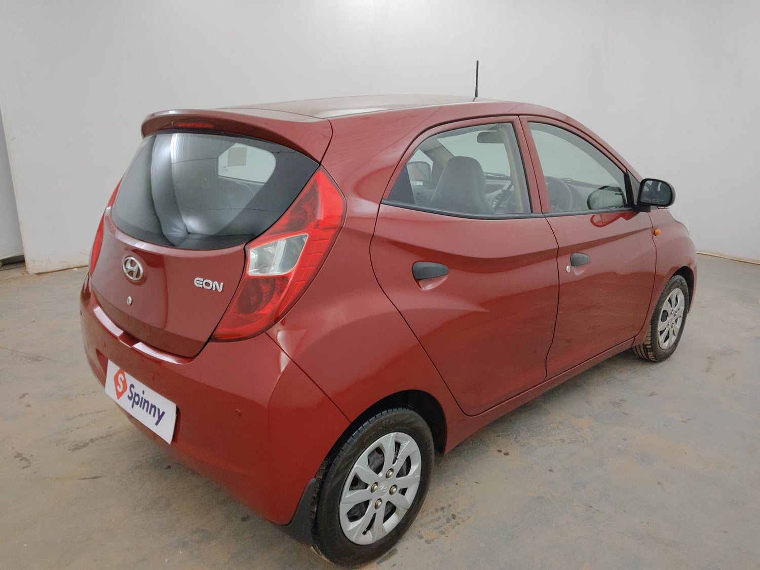 Used 2018 Hyundai Eon Magna + Petrol Manual exterior RIGHT REAR CORNER VIEW