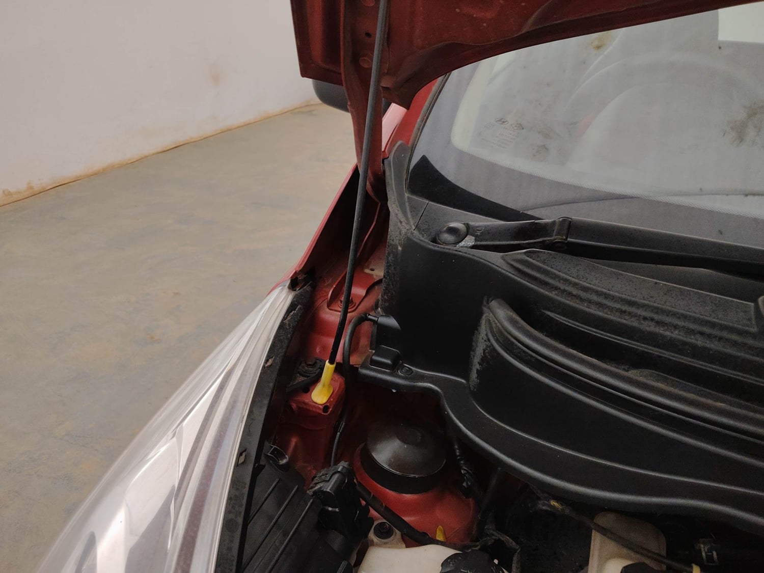 Used 2018 Hyundai Eon Magna + Petrol Manual engine ENGINE RIGHT SIDE HINGE & APRON VIEW