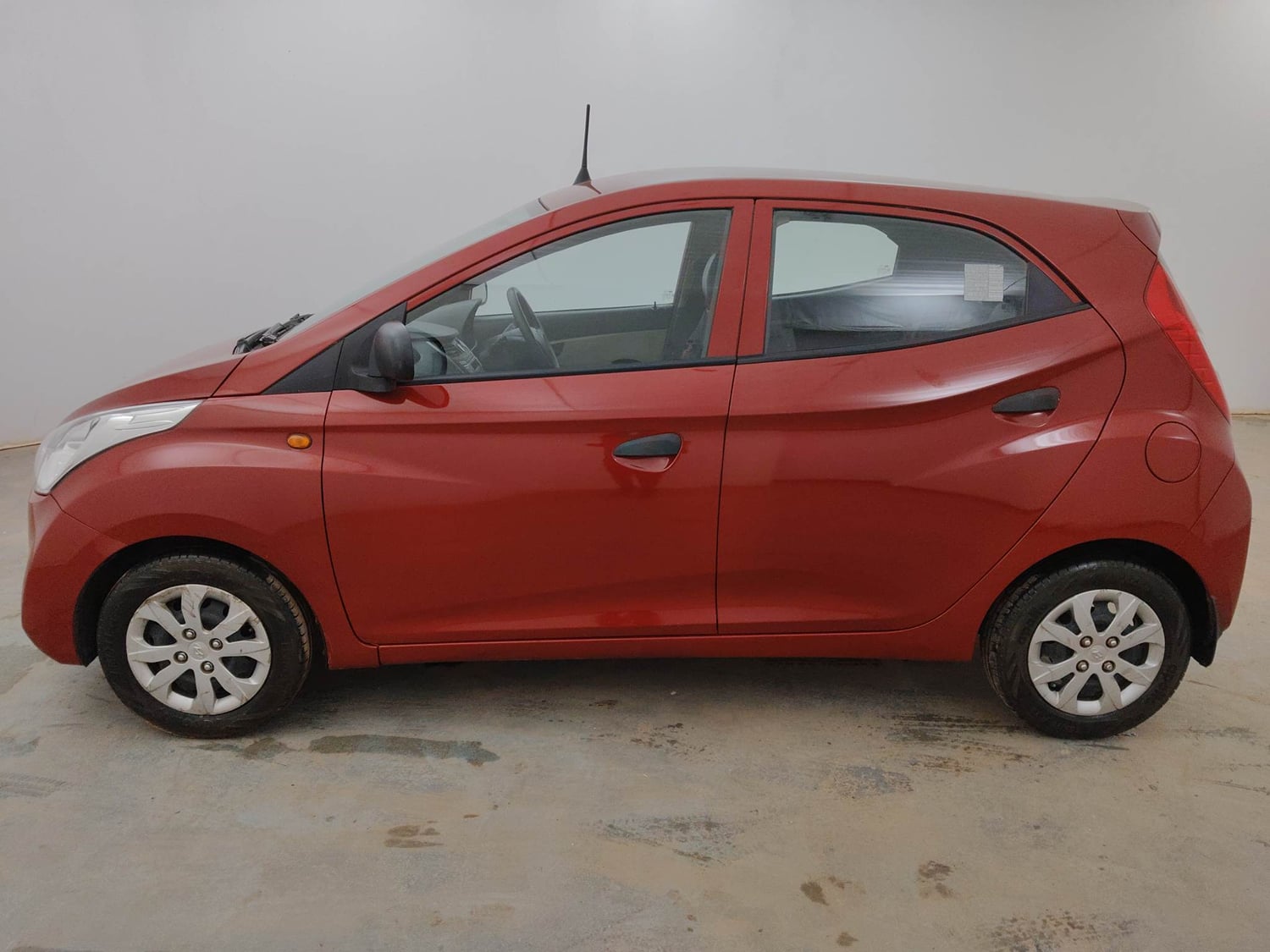 Used 2018 Hyundai Eon Magna + Petrol Manual exterior LEFT SIDE VIEW