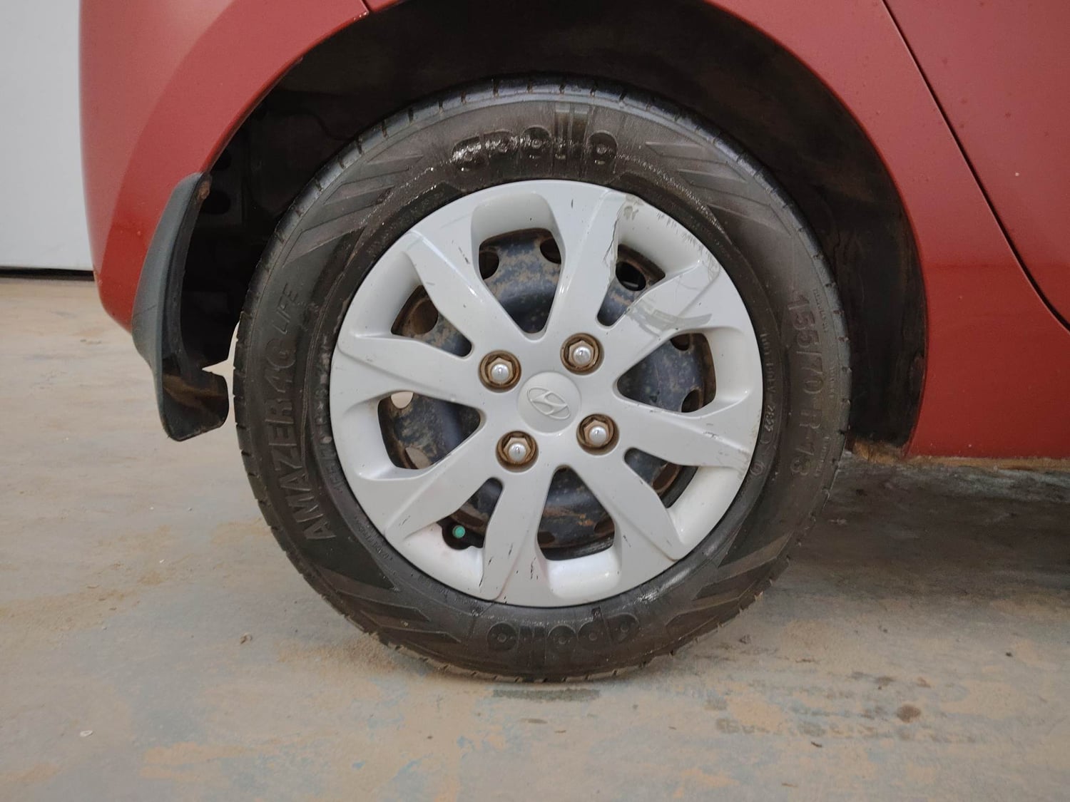 Used 2018 Hyundai Eon Magna + Petrol Manual tyres RIGHT REAR TYRE RIM VIEW