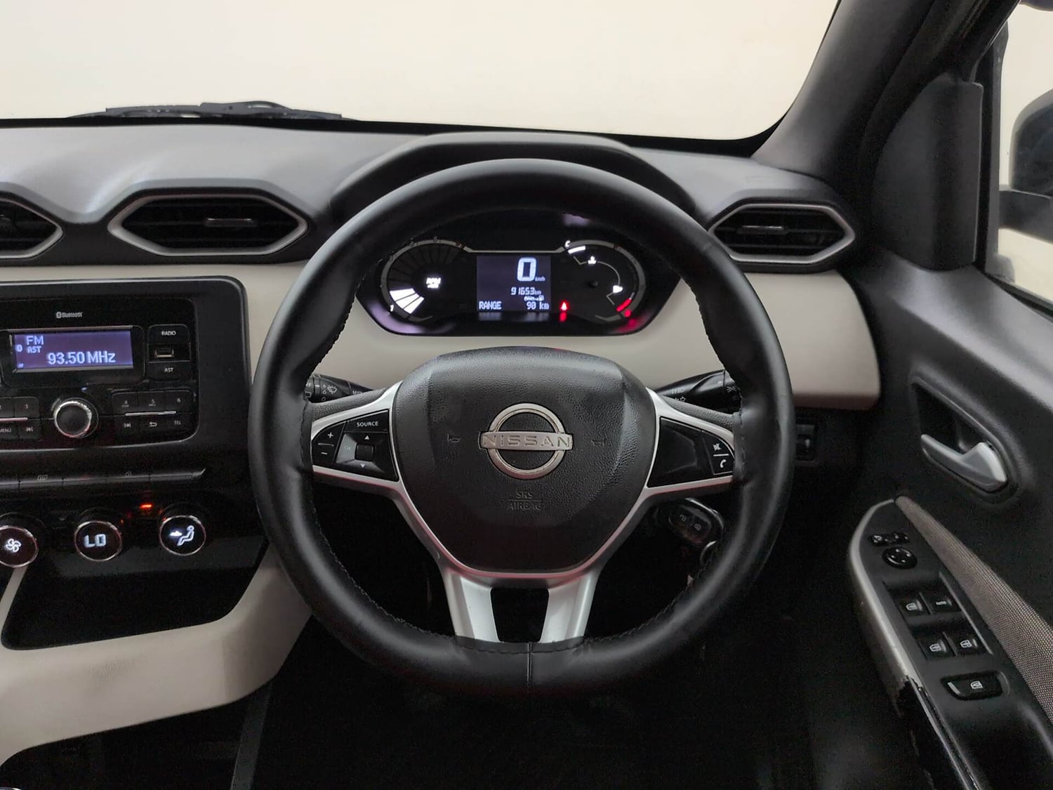 Used 2024 Nissan Magnite XL Petrol Manual interior STEERING VIEW