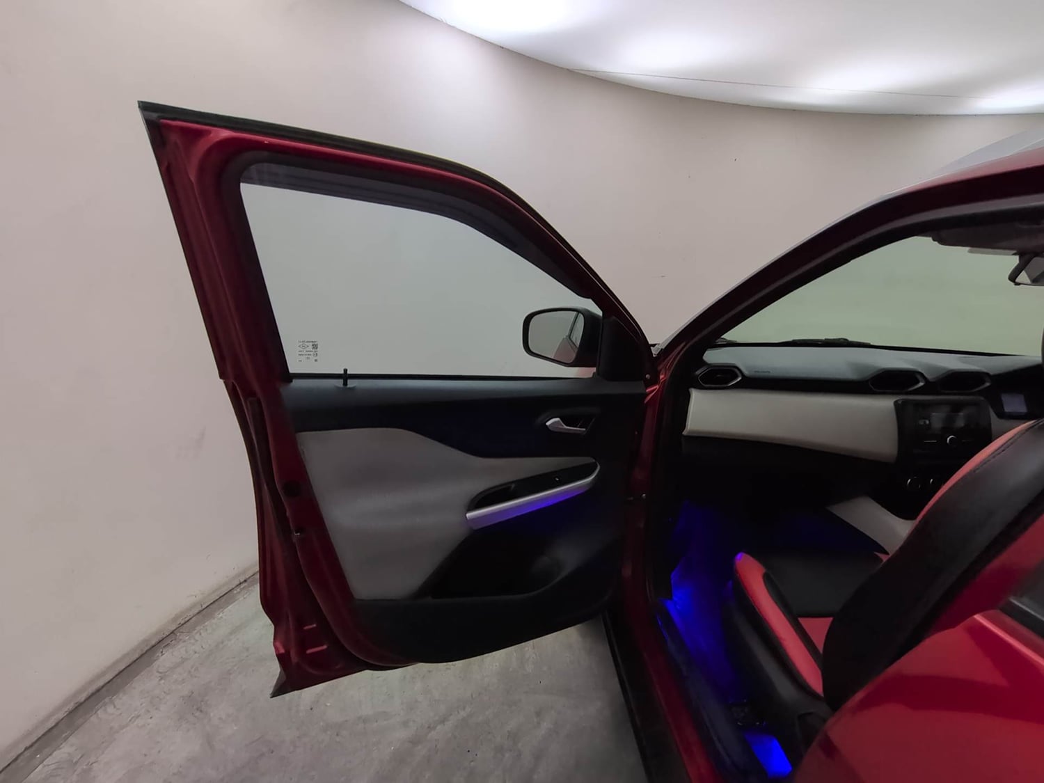 Used 2024 Nissan Magnite XL Petrol Manual interior LEFT FRONT DOOR OPEN VIEW