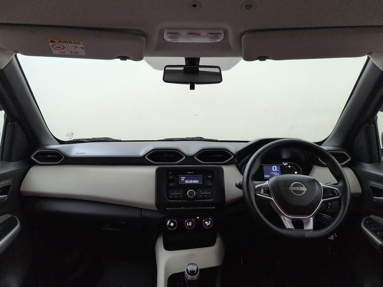 Used 2024 Nissan Magnite XL Petrol Manual interior DASHBOARD VIEW