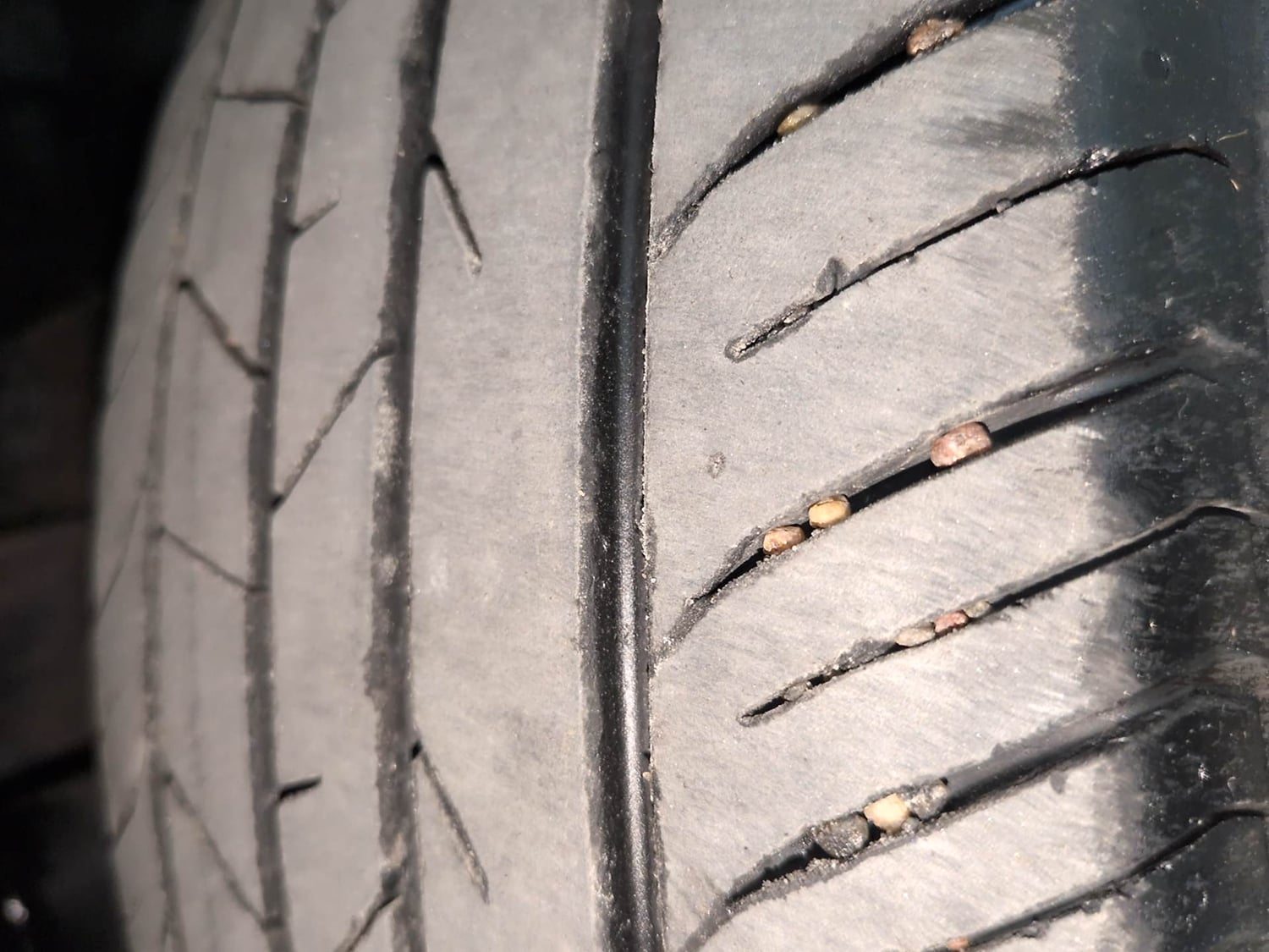 Used 2024 Nissan Magnite XL Petrol Manual tyres RIGHT FRONT TYRE TREAD VIEW