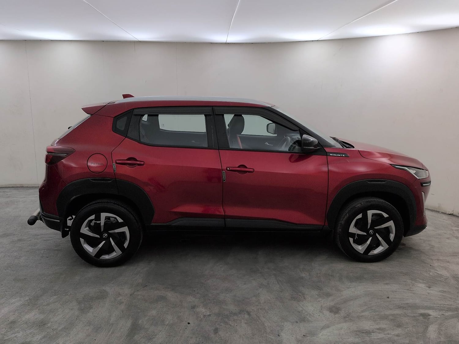 Used 2024 Nissan Magnite XL Petrol Manual exterior RIGHT SIDE VIEW
