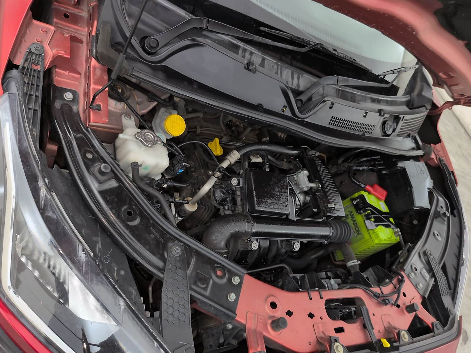 Used 2024 Nissan Magnite XL Petrol Manual engine ENGINE RIGHT SIDE VIEW