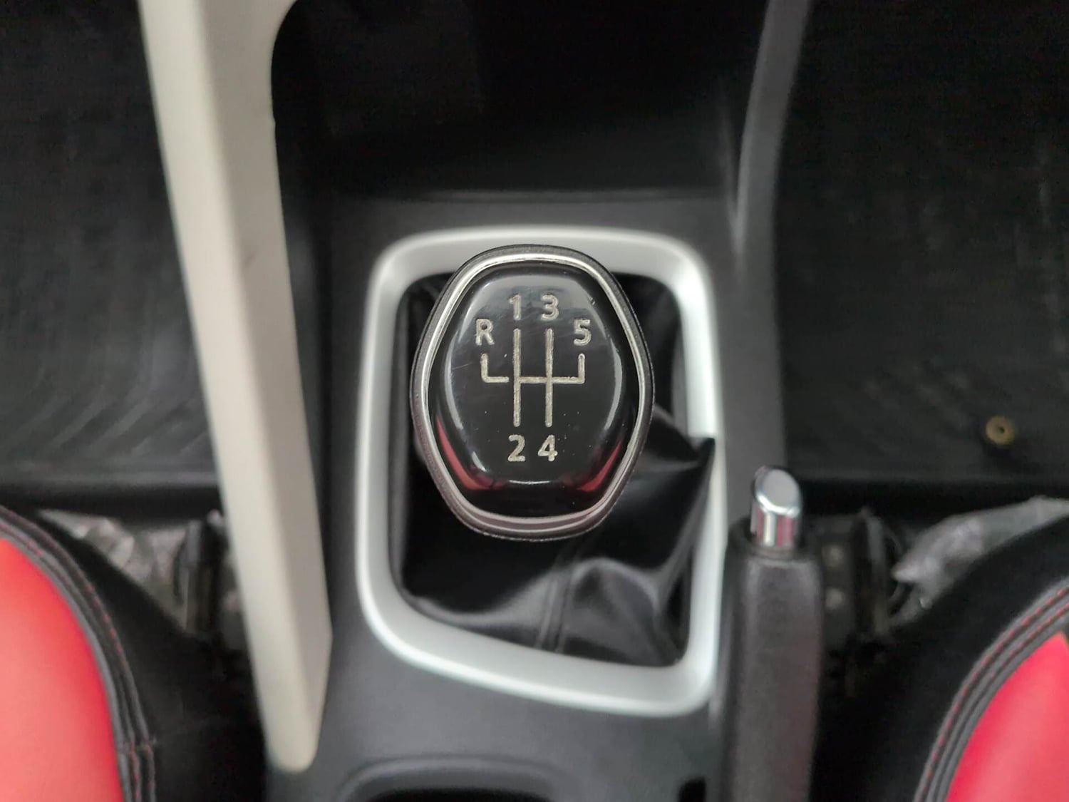 Used 2024 Nissan Magnite XL Petrol Manual interior GEAR  KNOB VIEW
