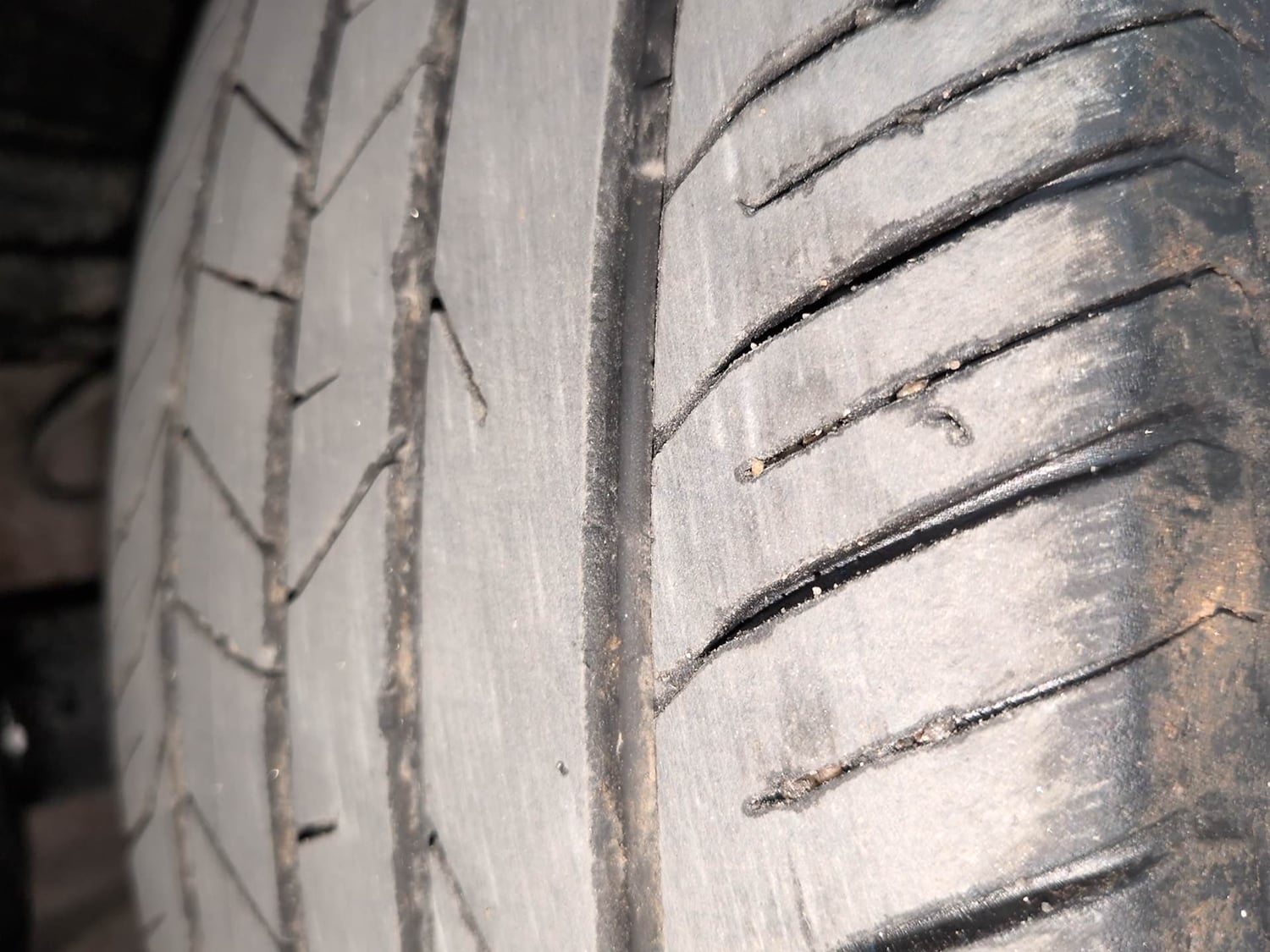 Used 2024 Nissan Magnite XL Petrol Manual tyres LEFT FRONT TYRE TREAD VIEW
