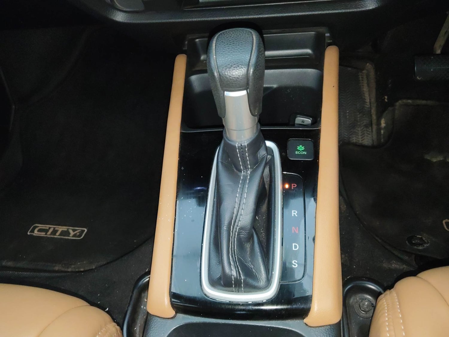 Used 2023 Honda City V Petrol CVT Petrol Automatic interior GEAR  KNOB VIEW