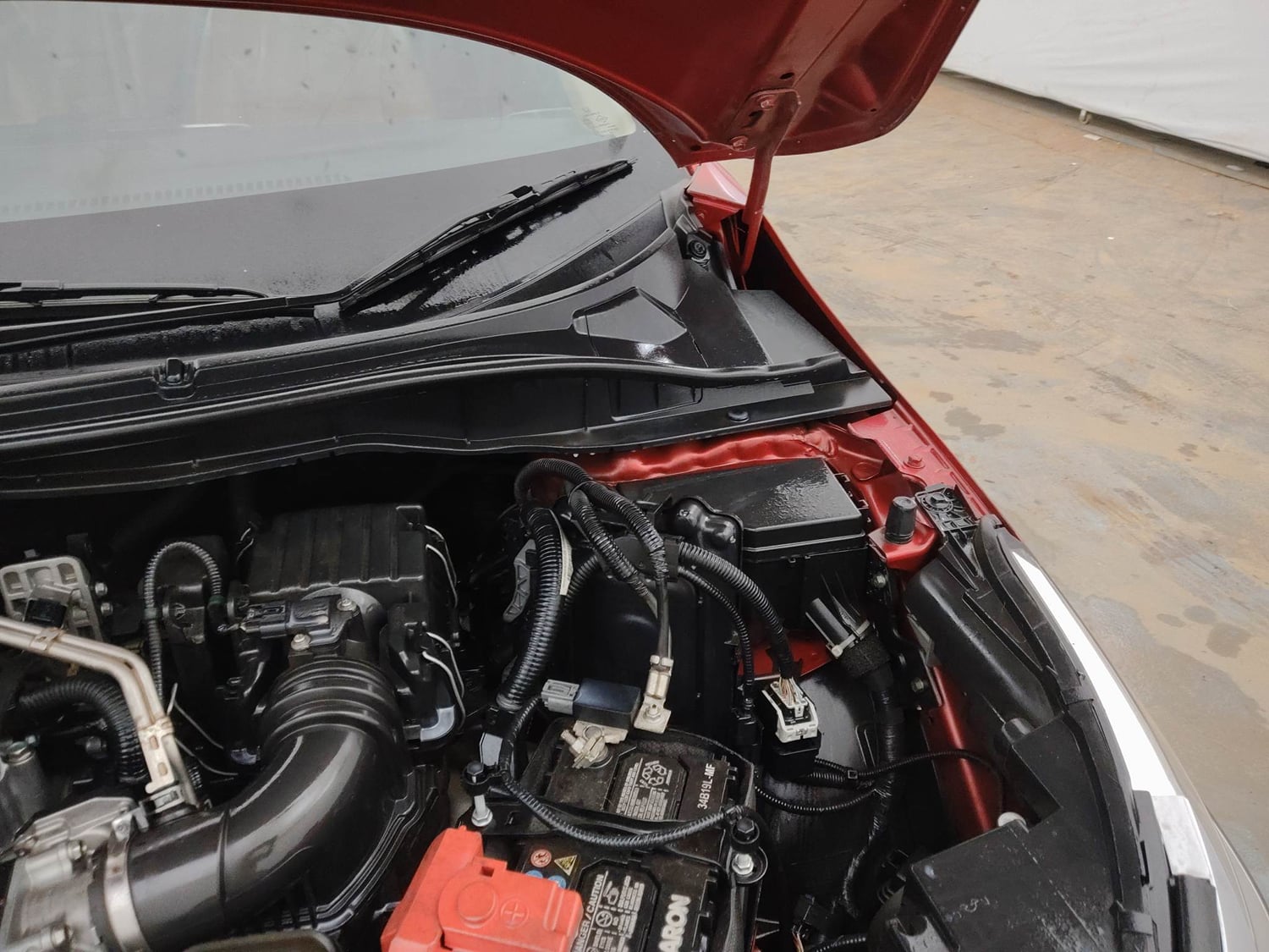 Used 2023 Honda City V Petrol CVT Petrol Automatic engine ENGINE LEFT SIDE HINGE & APRON VIEW