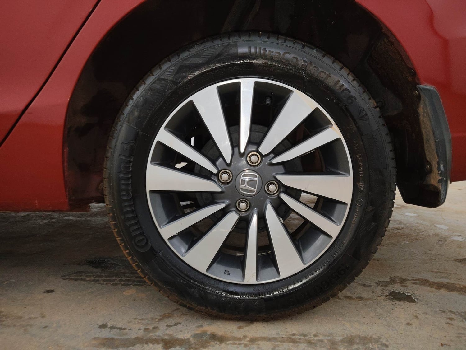 Used 2023 Honda City V Petrol CVT Petrol Automatic tyres LEFT REAR TYRE RIM VIEW