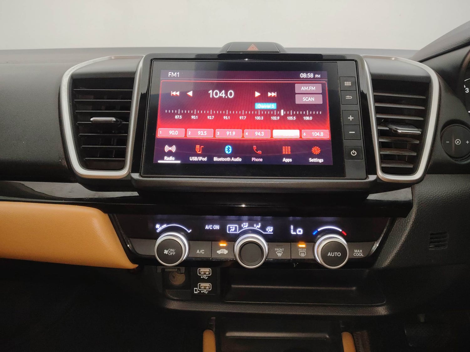 Used 2023 Honda City V Petrol CVT Petrol Automatic interior MUSIC SYSTEM & AC CONTROL VIEW