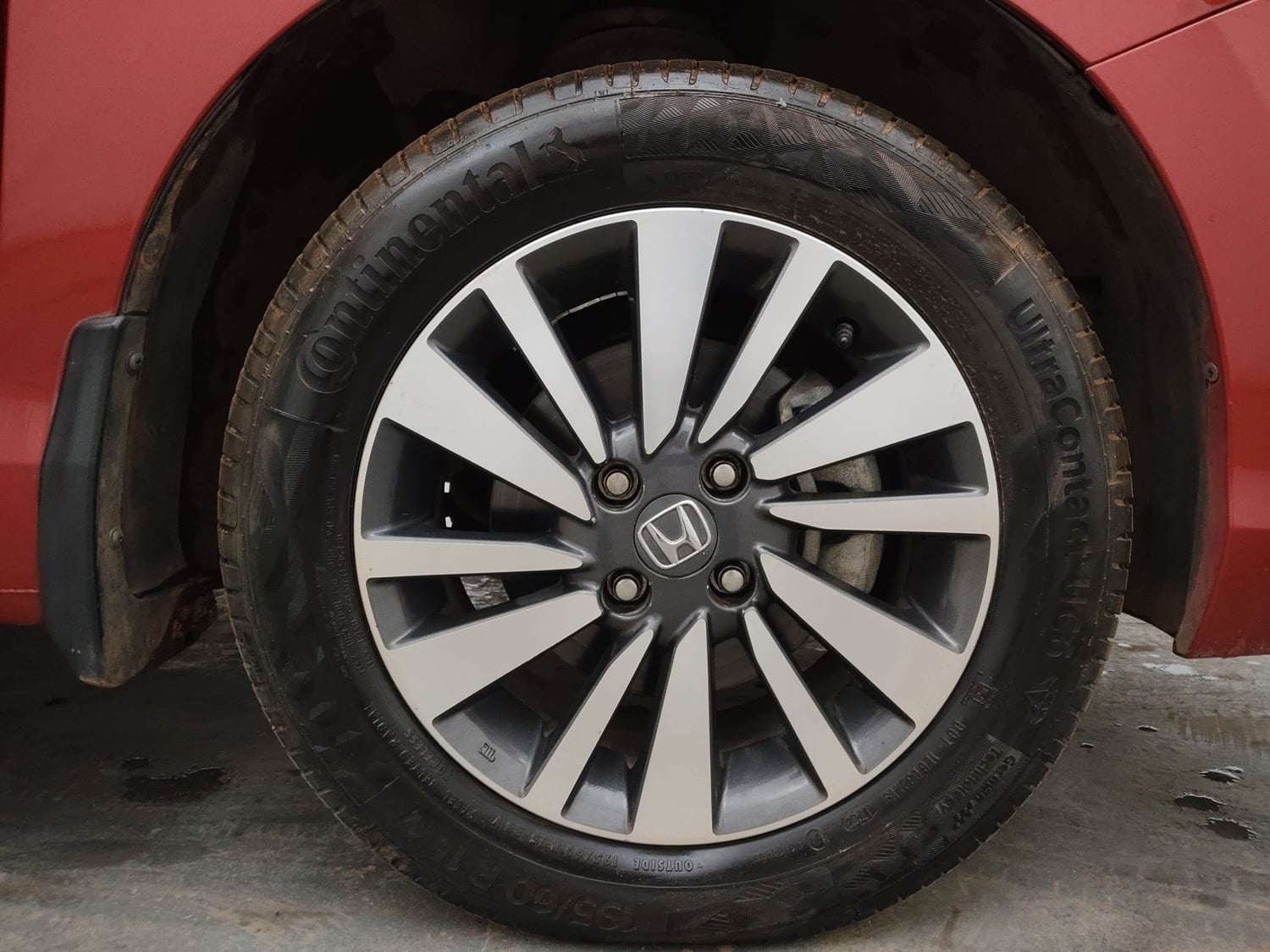 Used 2023 Honda City V Petrol CVT Petrol Automatic tyres RIGHT FRONT TYRE RIM VIEW