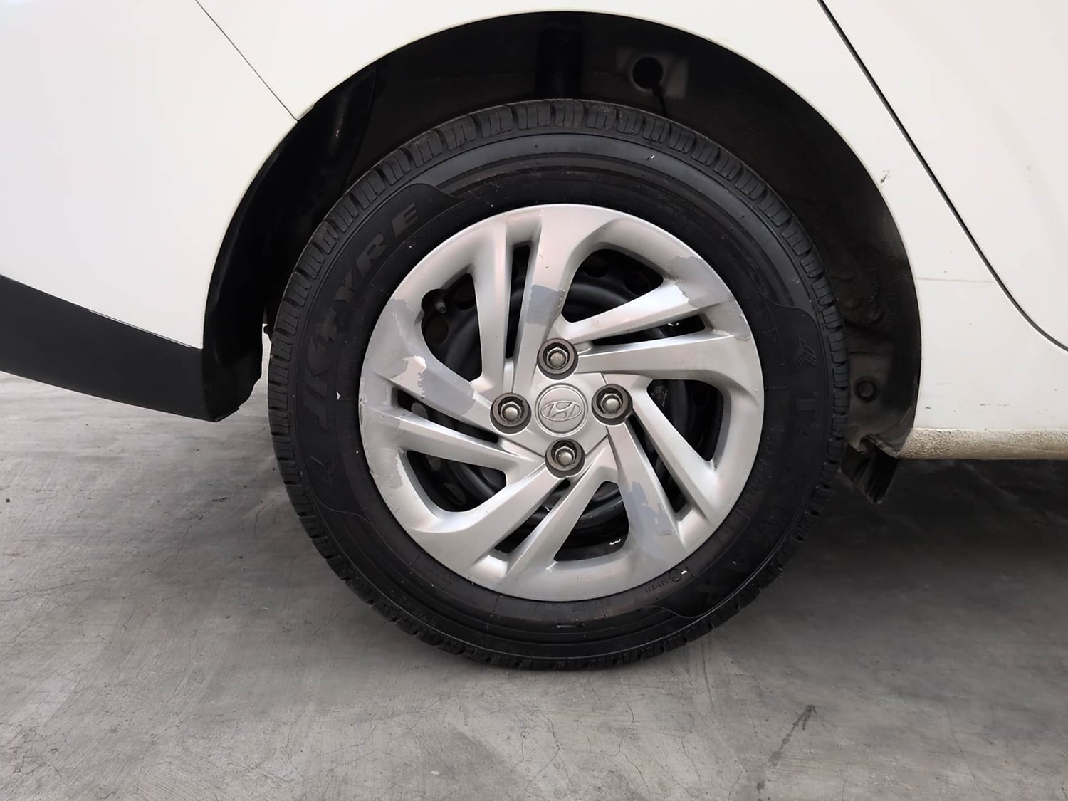Used 2022 Hyundai Aura S 1.2 CNG Cng Manual tyres RIGHT REAR TYRE RIM VIEW