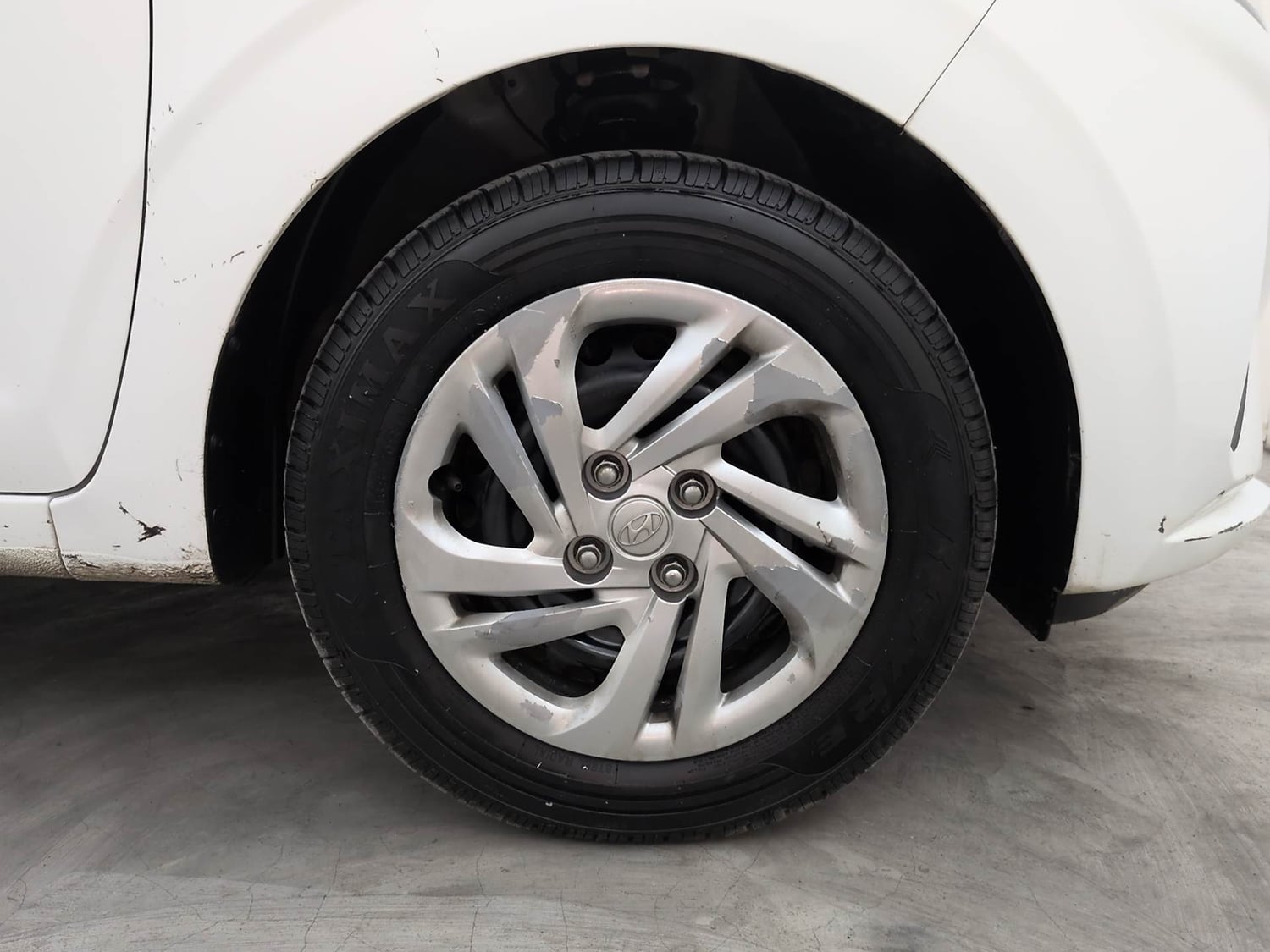 Used 2022 Hyundai Aura S 1.2 CNG Cng Manual tyres RIGHT FRONT TYRE RIM VIEW