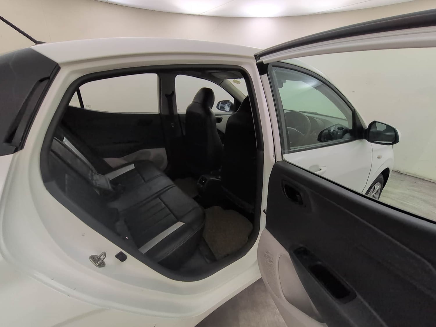 Used 2022 Hyundai Aura S 1.2 CNG Cng Manual interior RIGHT SIDE REAR DOOR CABIN VIEW