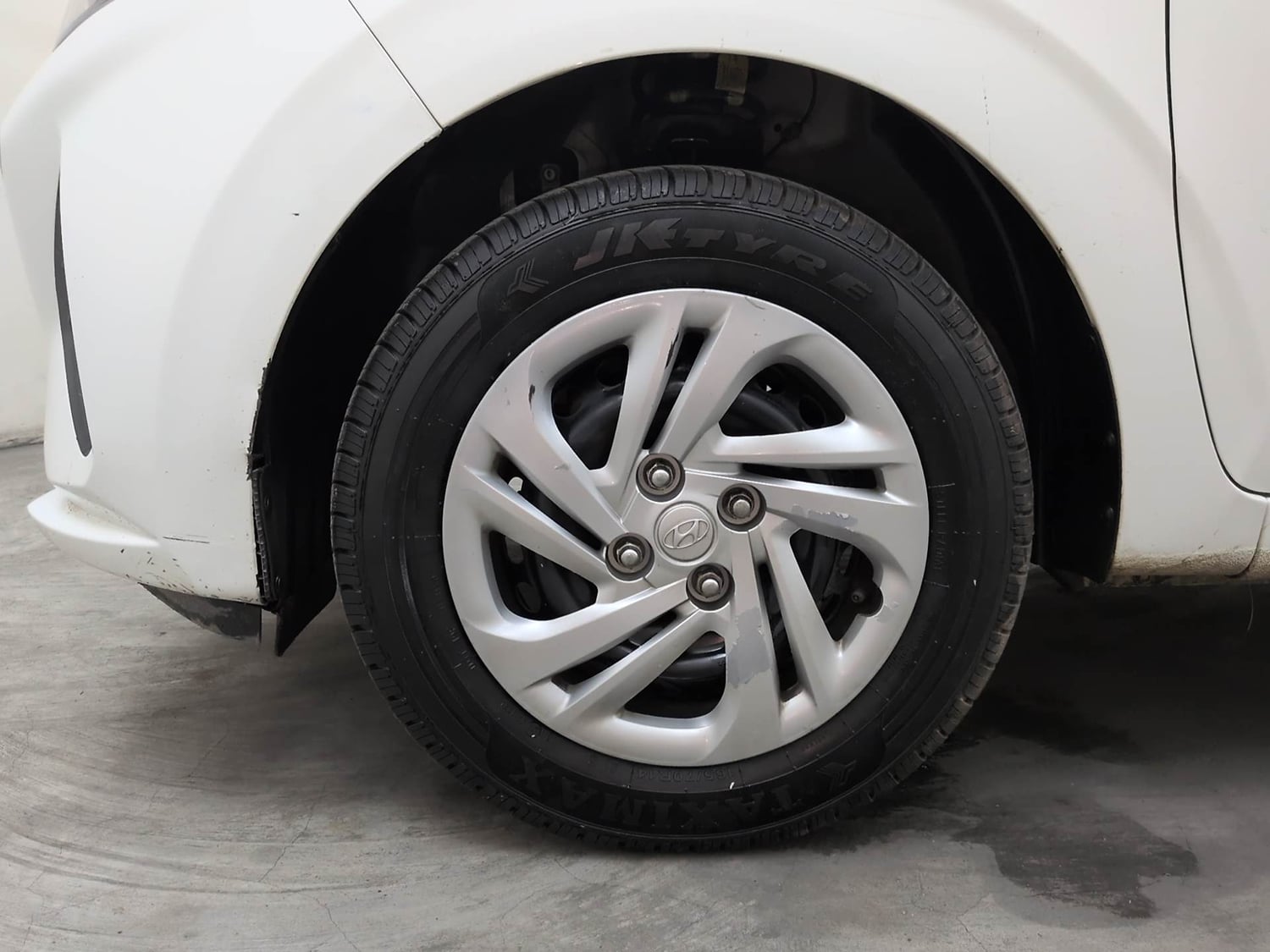 Used 2022 Hyundai Aura S 1.2 CNG Cng Manual tyres LEFT FRONT TYRE RIM VIEW